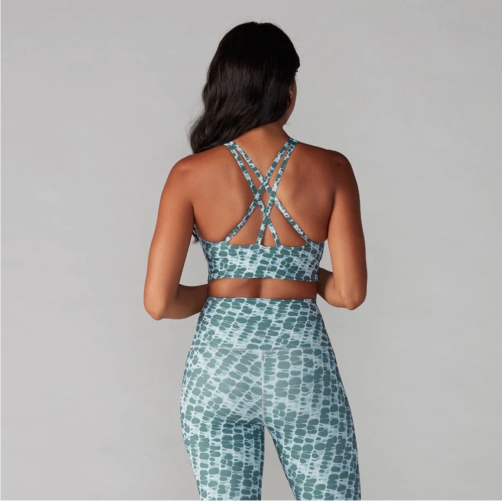 TAVI MOVE Bra - Pebble Tie Dye - NWT